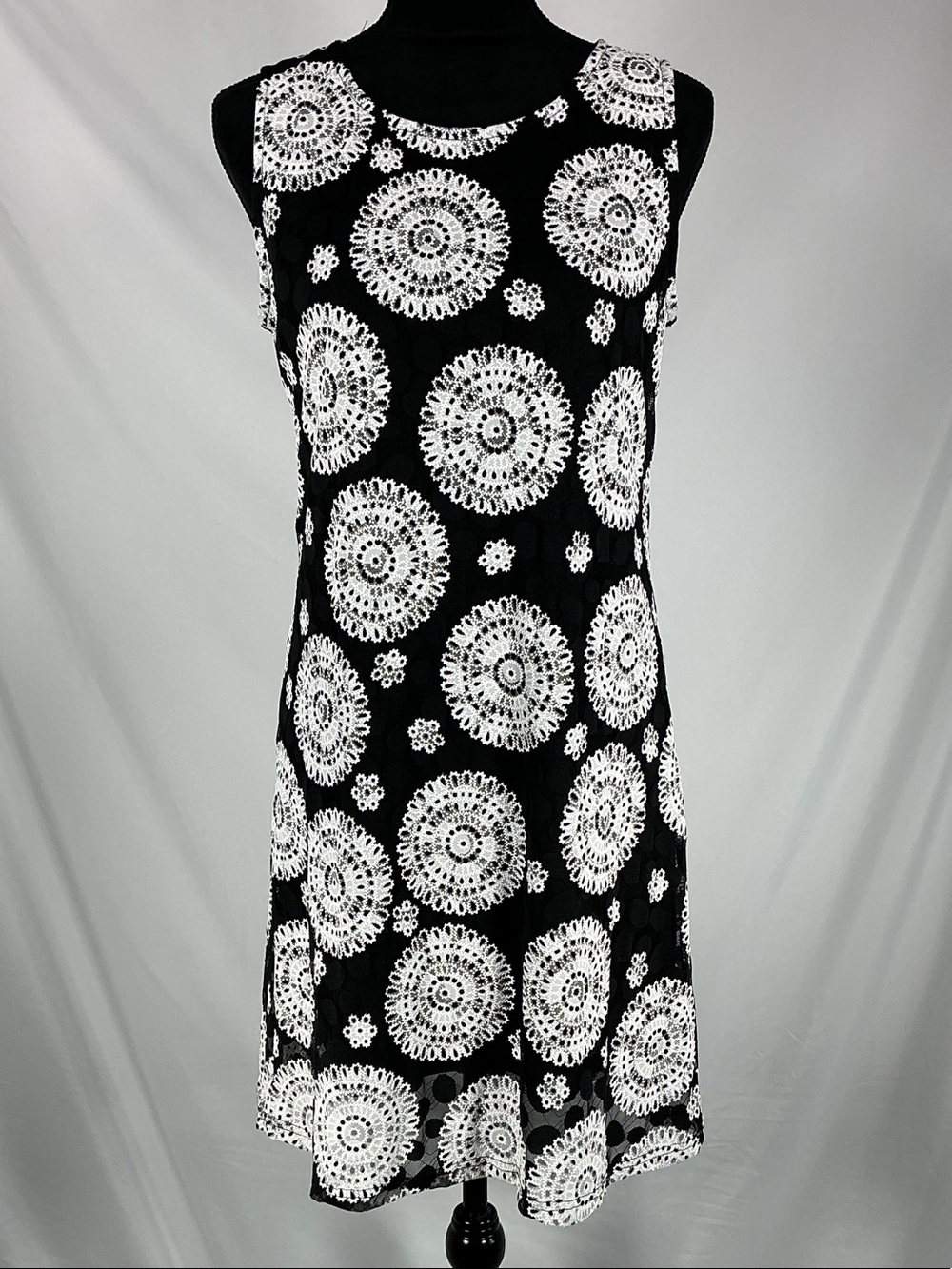 Papillon Blanc Mini Dress Medium M Black White Circular Geometric Lace Medallion